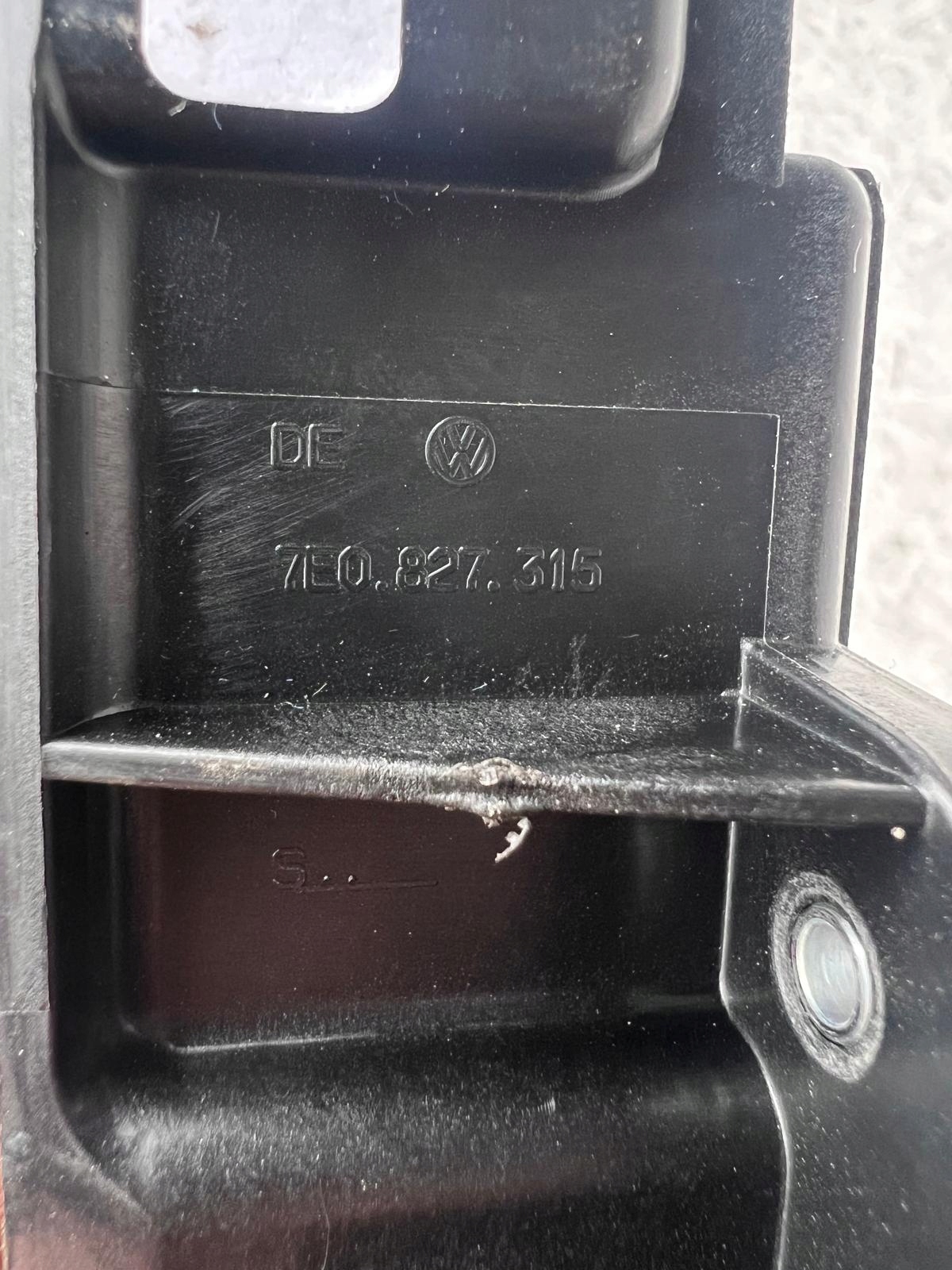 VW T5 T6 Plastic Tailgate Holder OEM 7E0829139A image 4