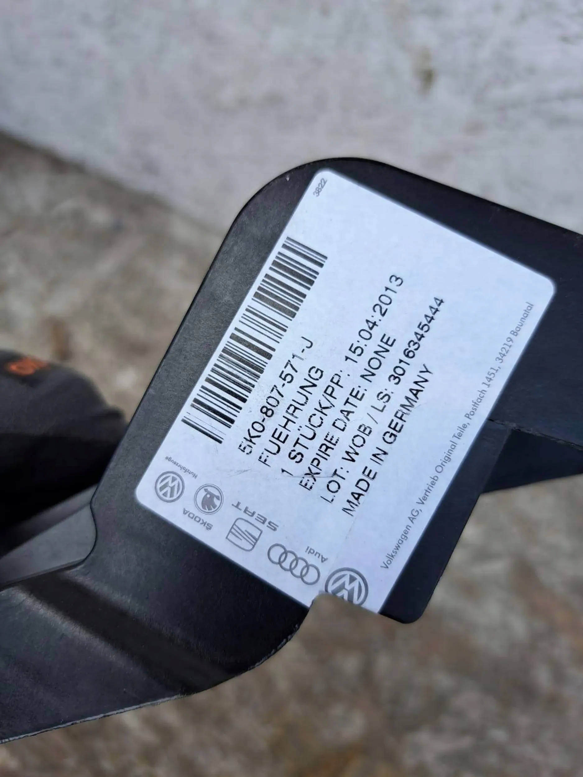 Volkswagen Golf VI 2010 Vasen Tuki OEM 5K0807517J