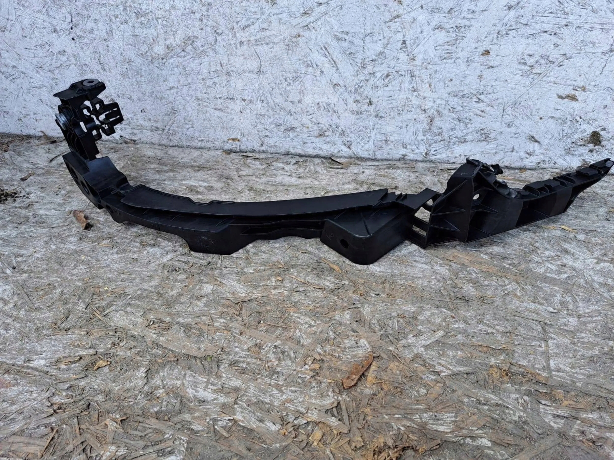 VW Golf VI 2010 Left Bracket OEM 5K0807517J image 3