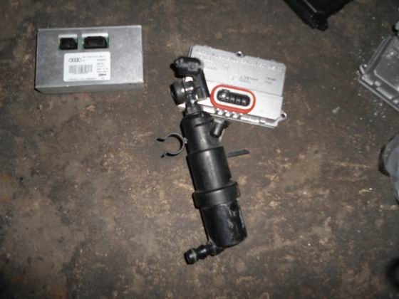 VW Golf IV Scheinwerfer-Waschanlage Spritzdüse