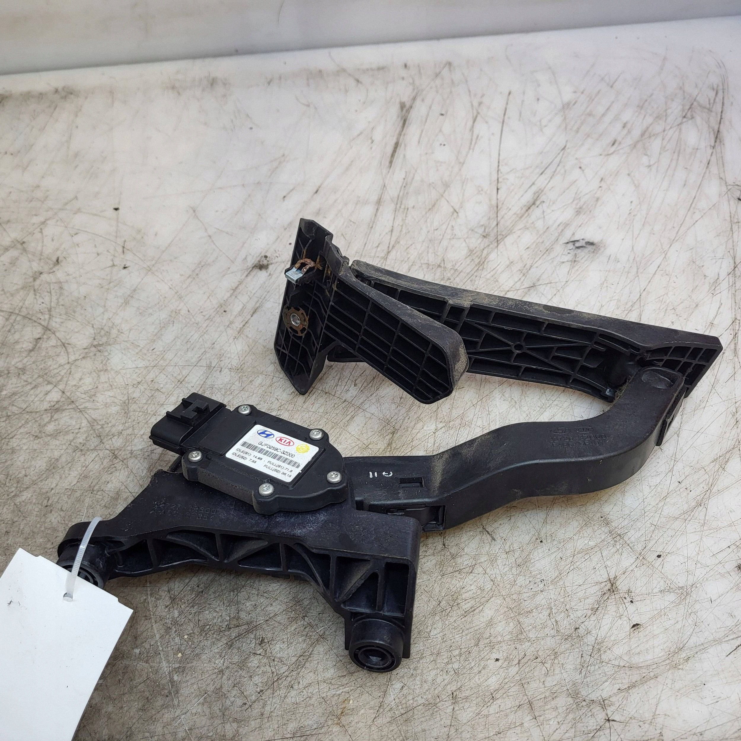 2012 Hyundai i40 Gaspedal GJF0259C3Z000 image 3