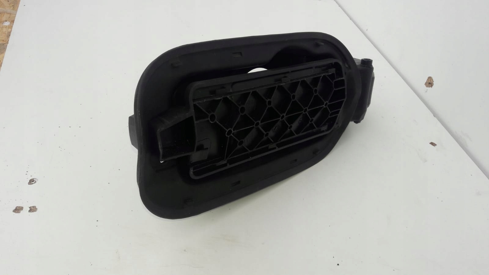 Polttoaineluukun kansi Audi A8 S8 HSBTEILE PART-4643