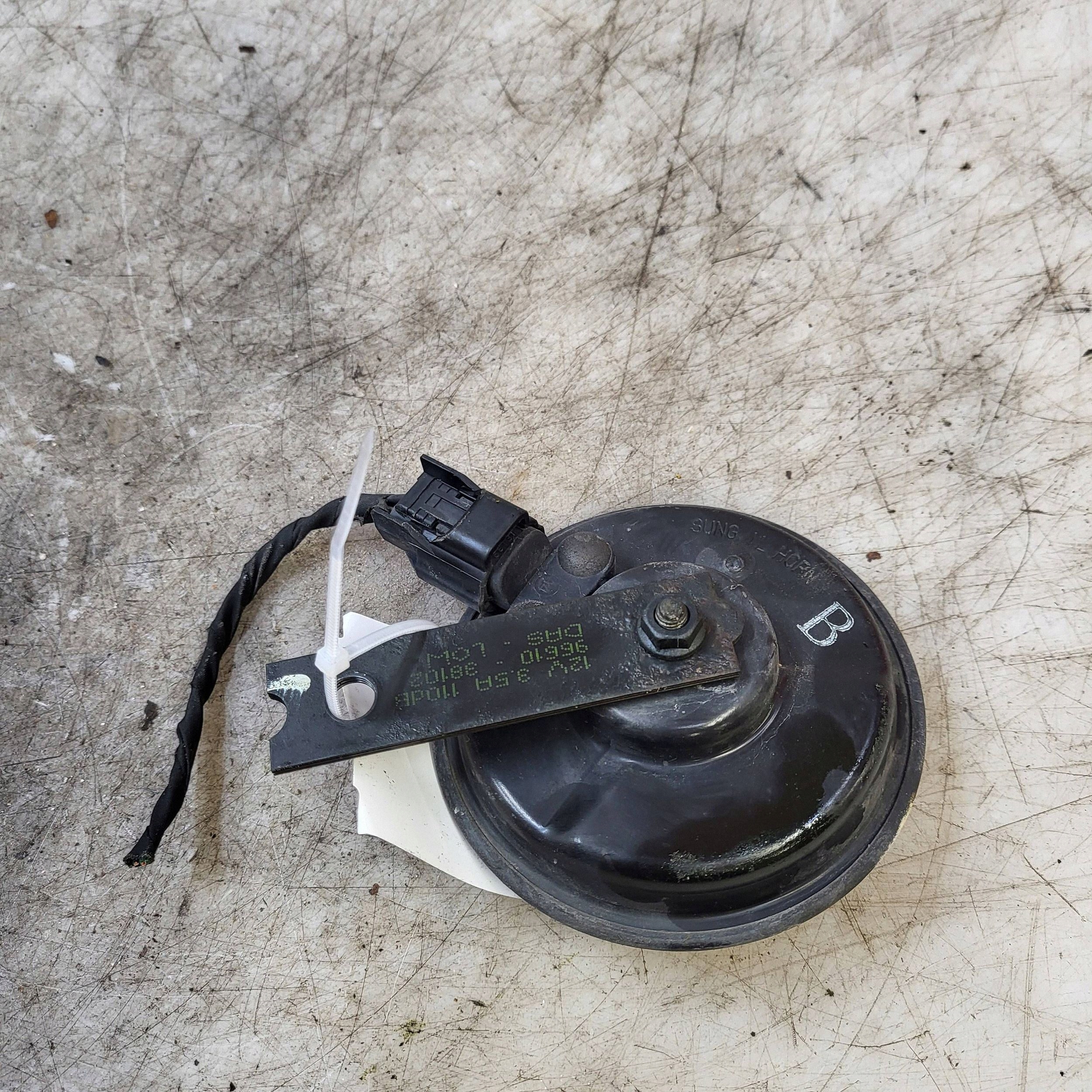 Hyundai Santa Fe 2008 Klakson Links OEM 9661038102 image 3