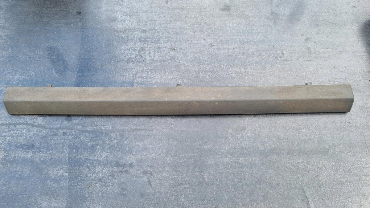 Bandeau hayon VW T4 2.5TDI 701827577A image 2