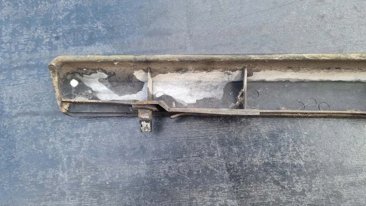 Bandeau hayon VW T4 2.5TDI 701827577A image 3