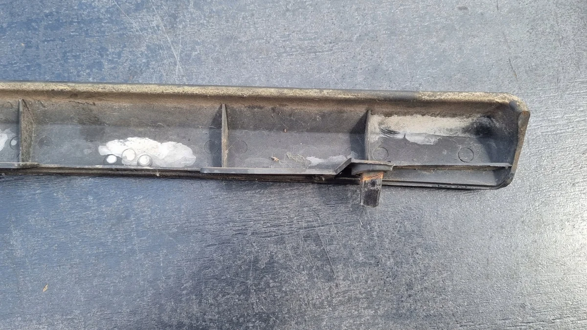 Bandeau hayon VW T4 2.5TDI 701827577A image 5