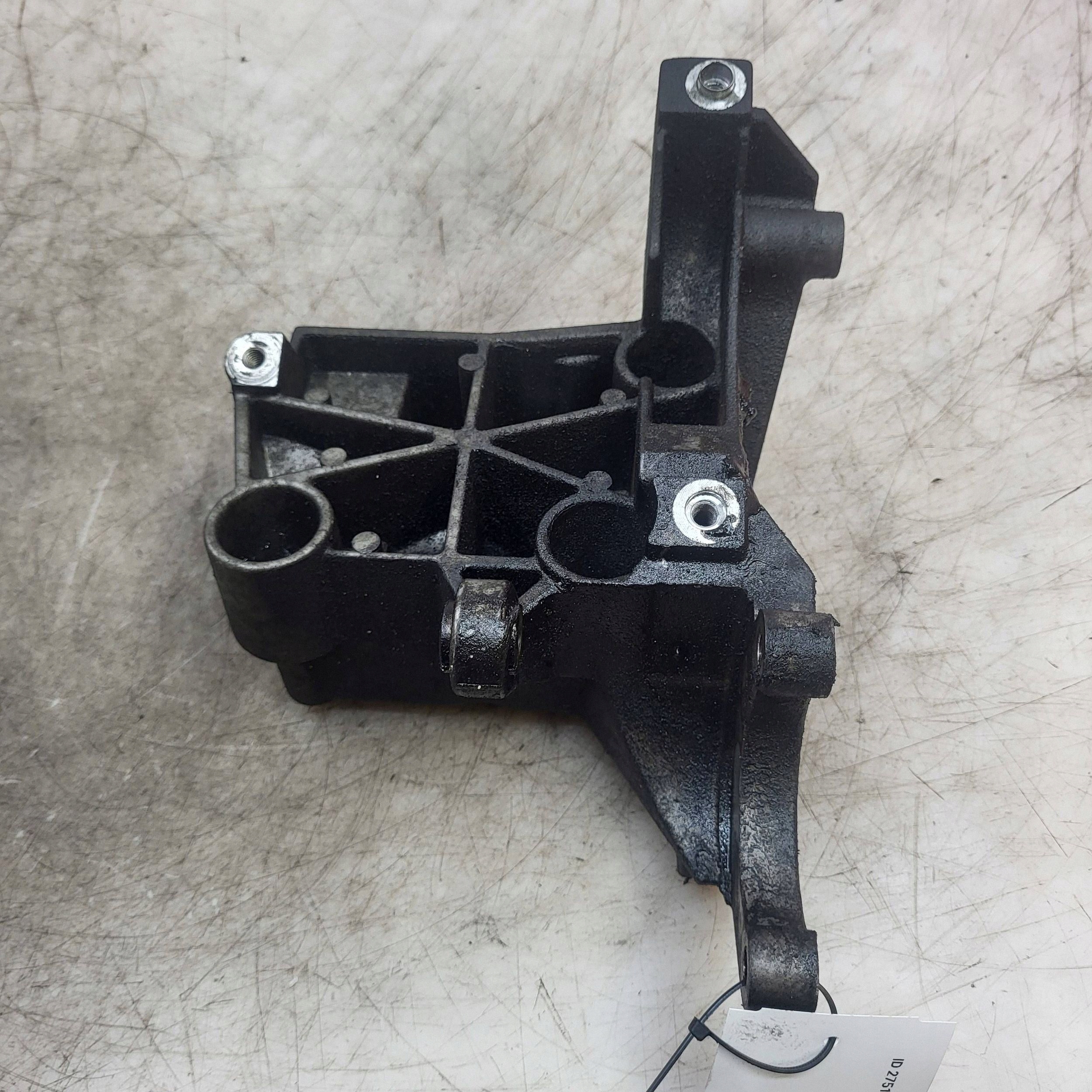 Audi Q7 4L Soporte Bomba Dirección JUT275139 image 2