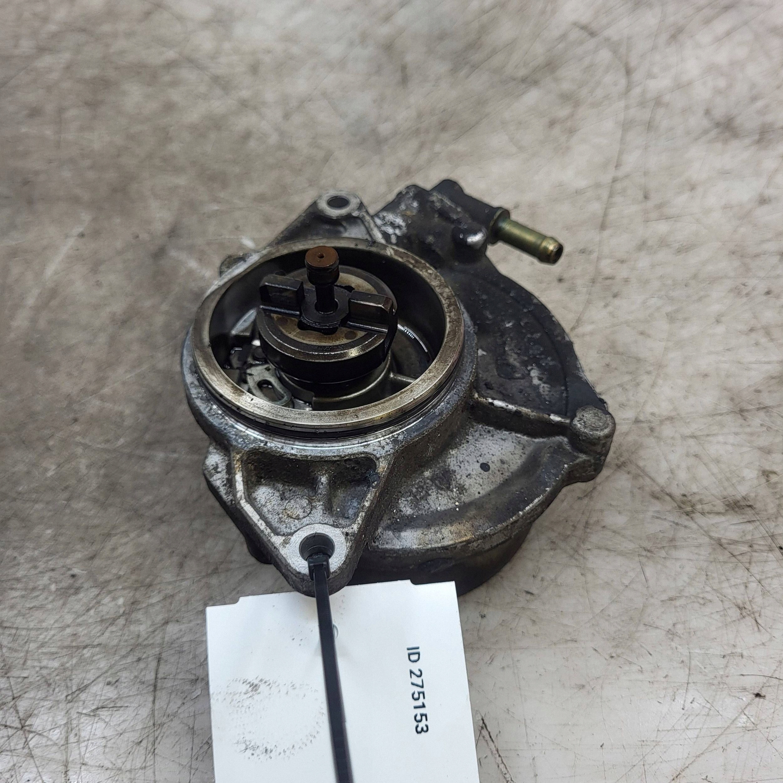 Alipainepumppu Audi A4 S4 B8 8K 059145101H