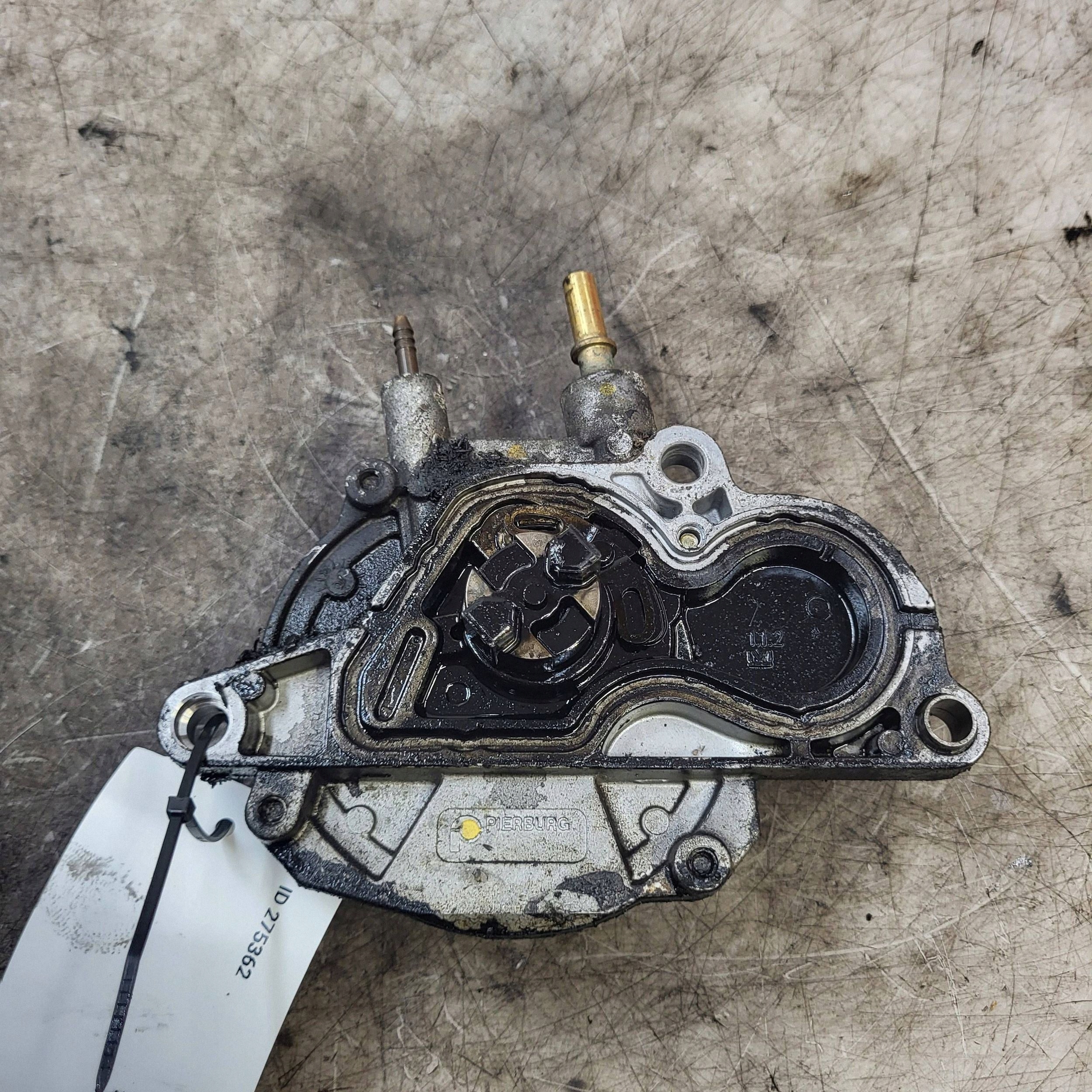 Pompe à vide Opel Astra J 2010 image 2