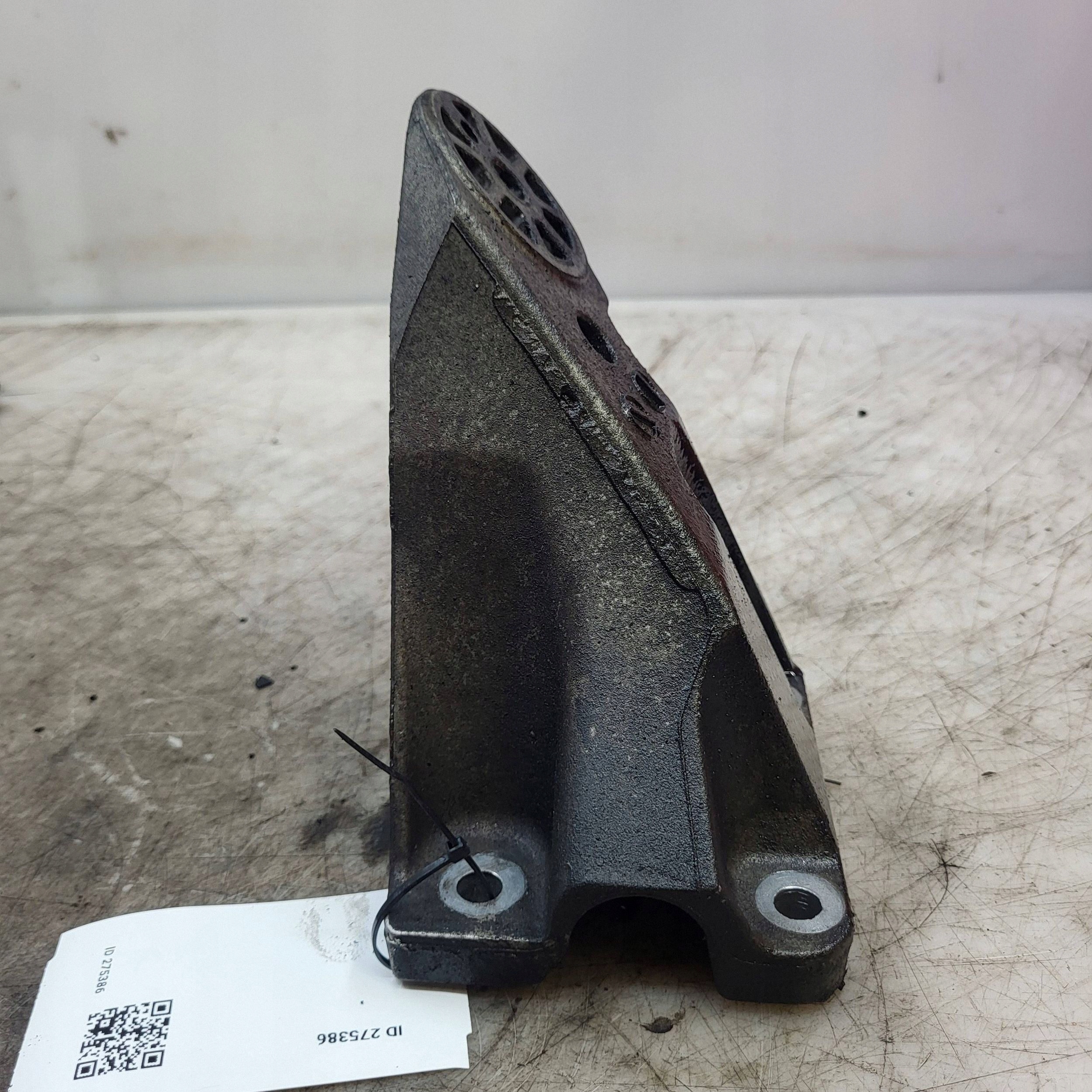 7L6199308C Moottorin kiinnike Audi Q7 4L VW Touareg II