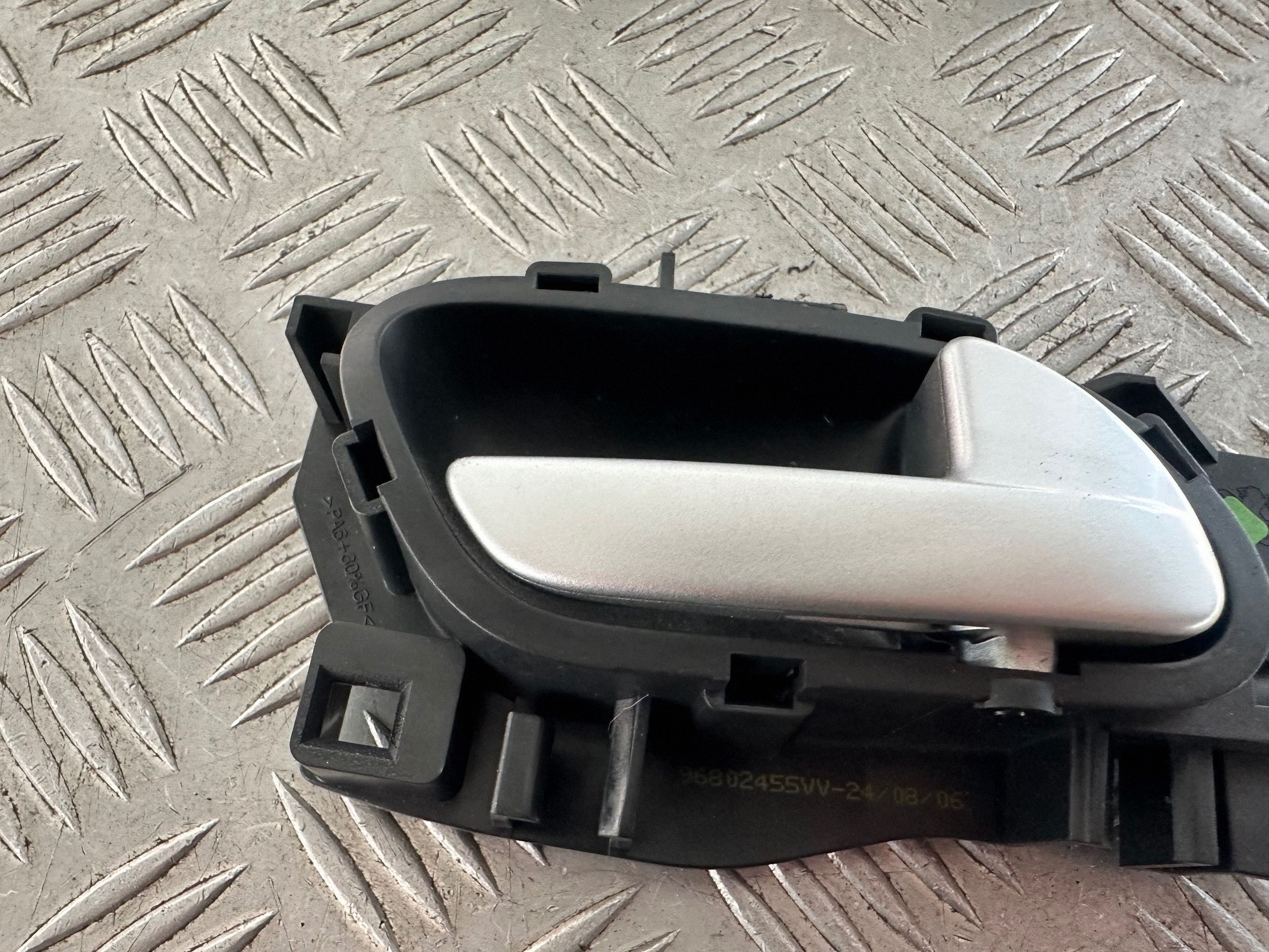 Poignée intérieure Peugeot 96802455VV image 10
