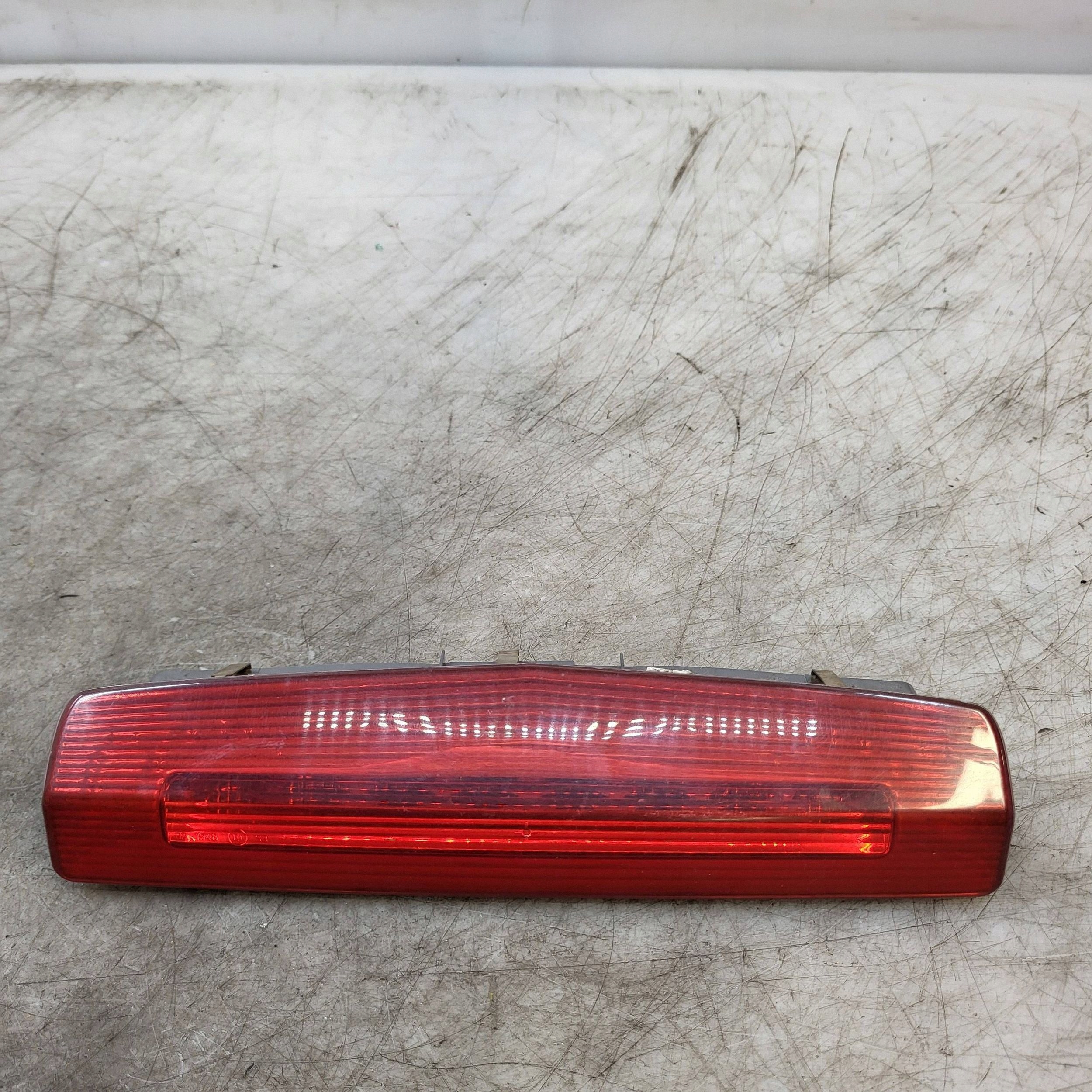3ème feu stop Opel Zafira B JUT275937