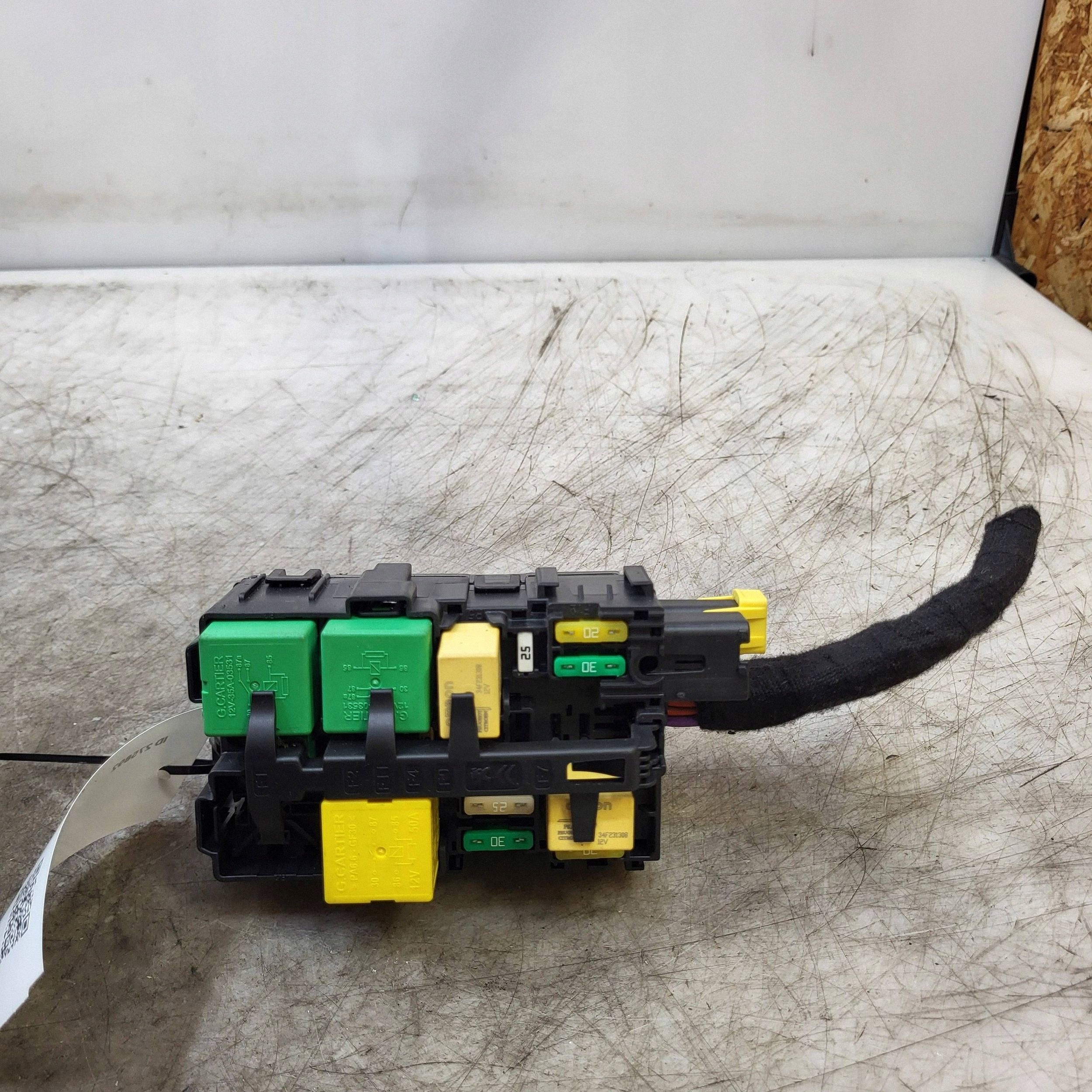 Citroen C3 Aircross Relaisbox 9806192580 image 2