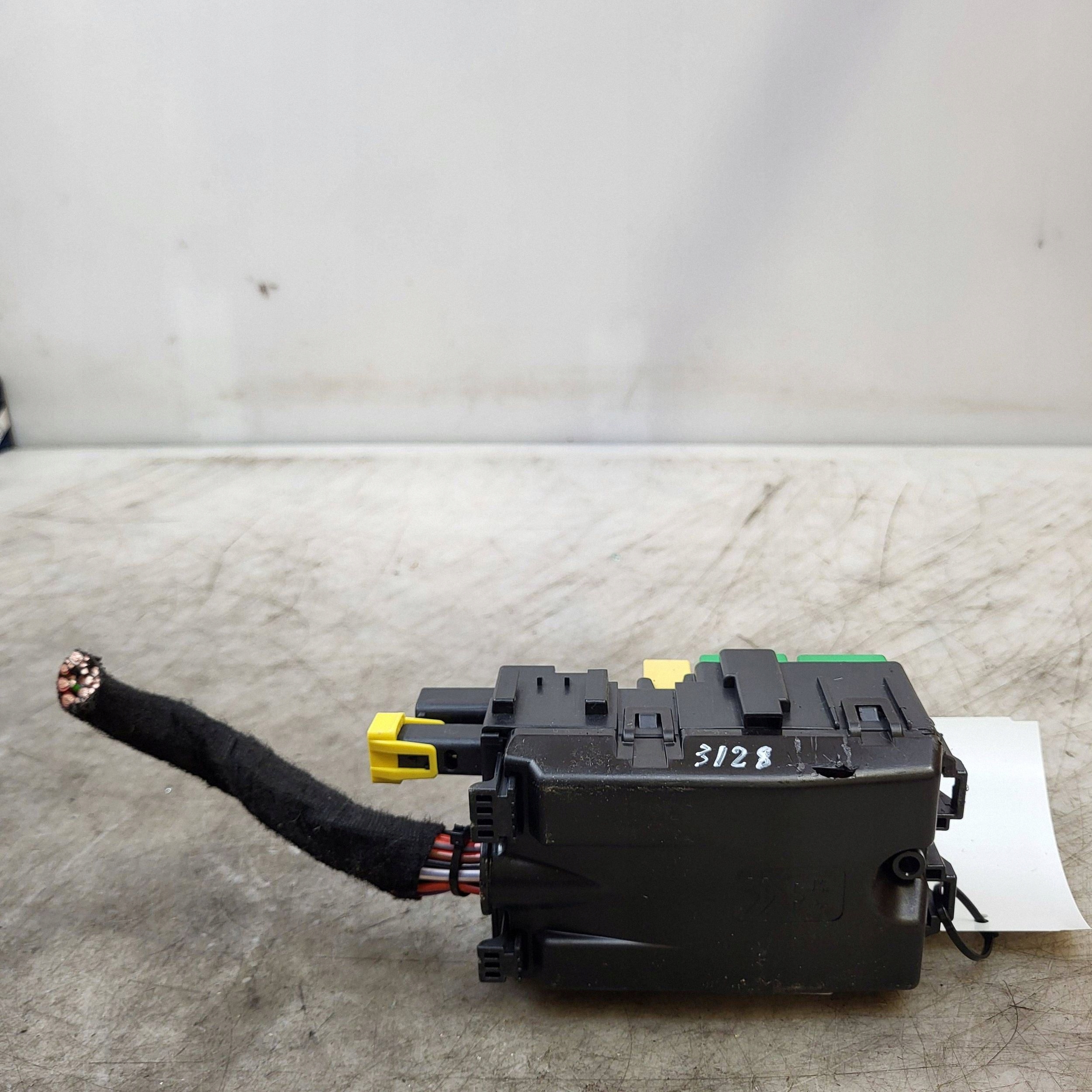 Citroen C3 Aircross Relaisbox 9806192580 image 3