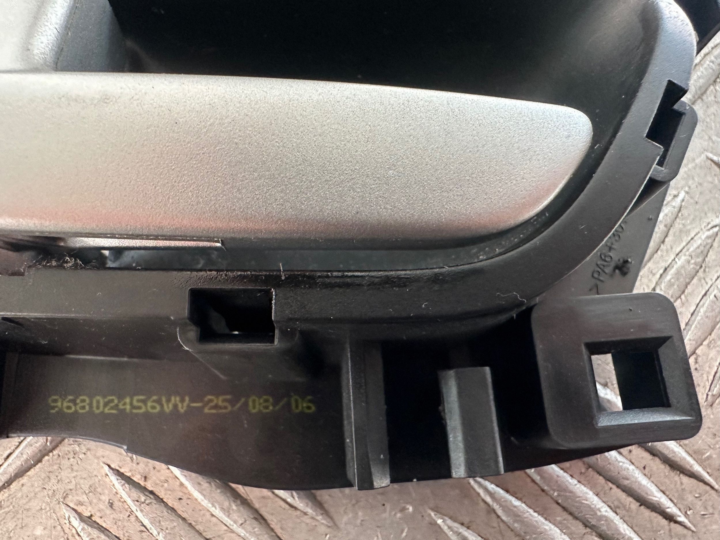 Poignée intérieure Peugeot 96802456VV image 5
