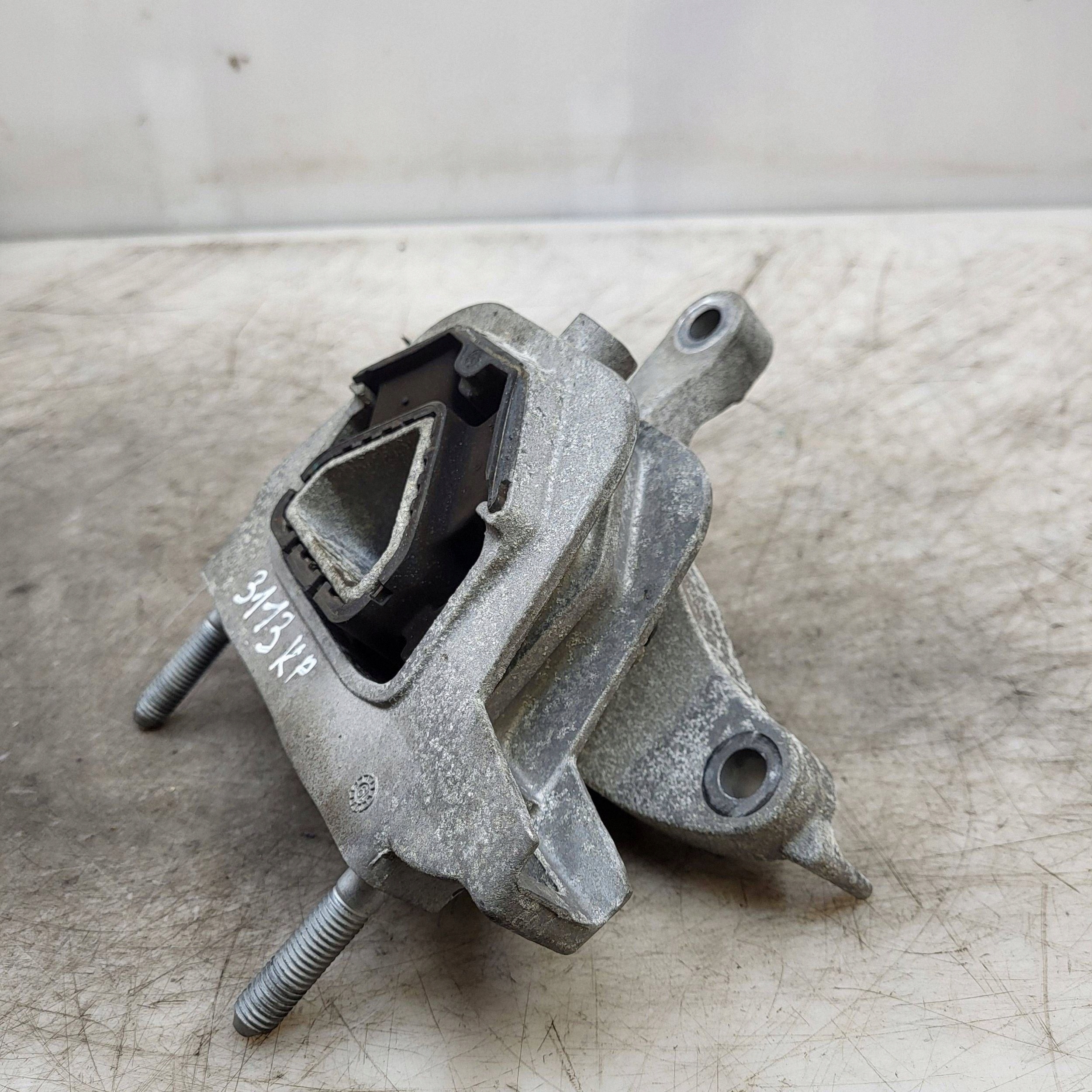 Peugeot 2008 II moottorin kiinnike 9828551880