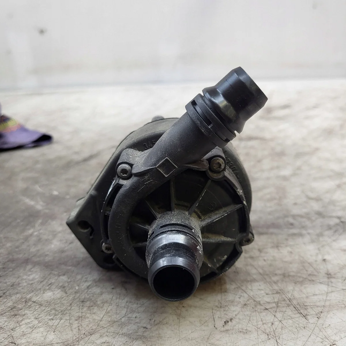 Pompe à eau additionnelle Peugeot 208 II 0392024023