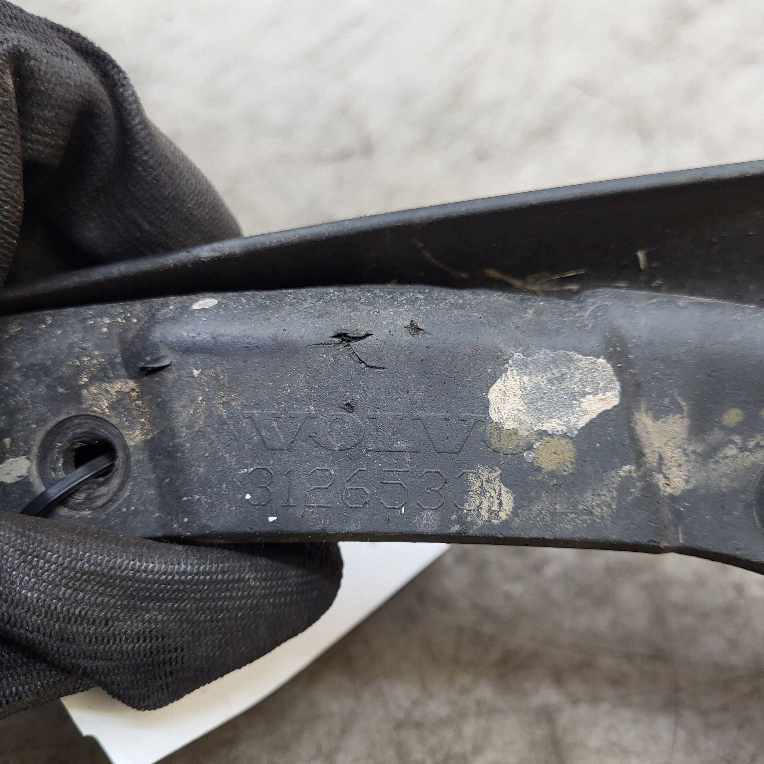 Volvo S60 V60 Front Mudguard Left 31265331 image 5