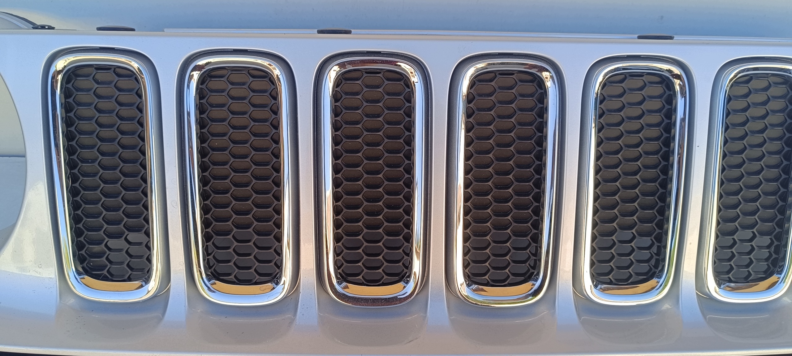 Jeep Renegade etusäleikkö 735587827 image 5