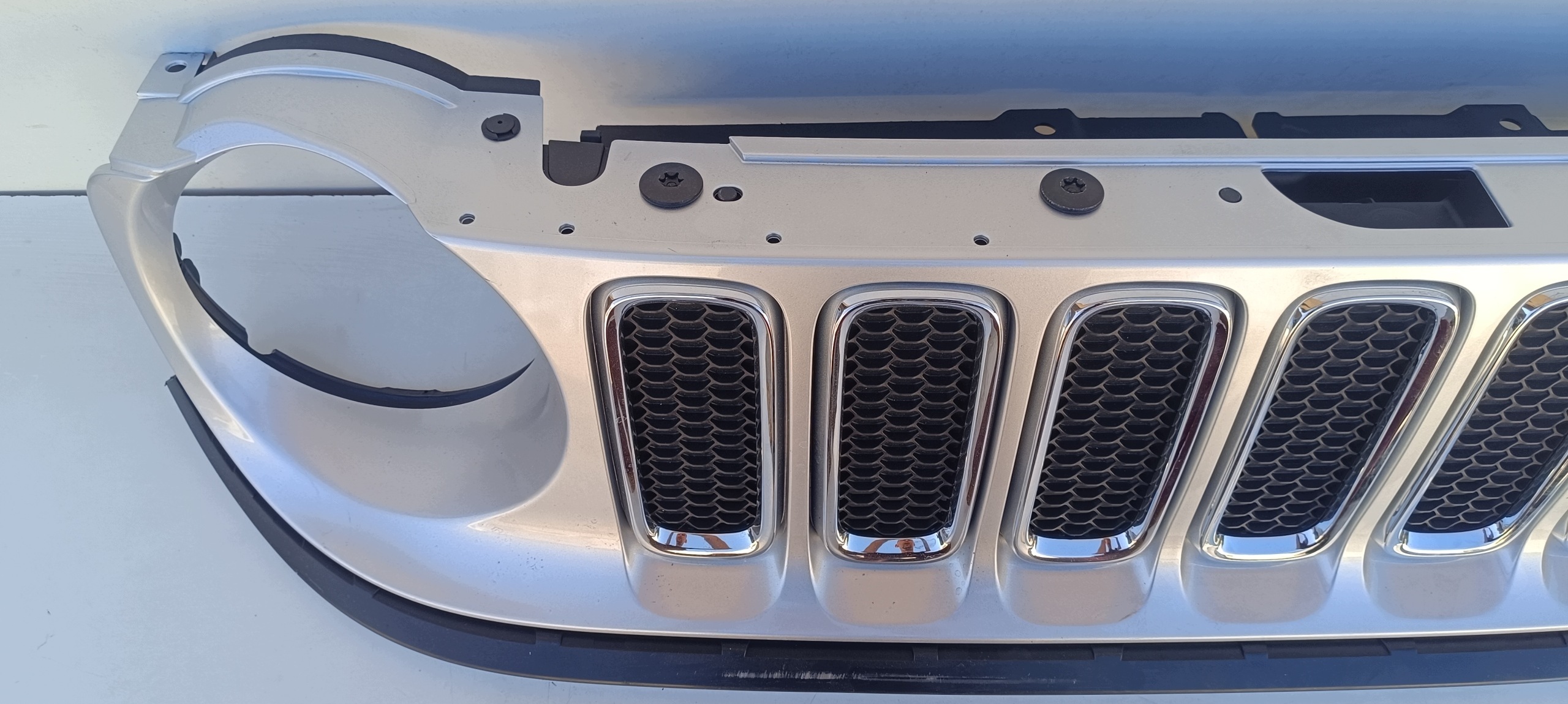 Jeep Renegade etusäleikkö 735587827 image 6