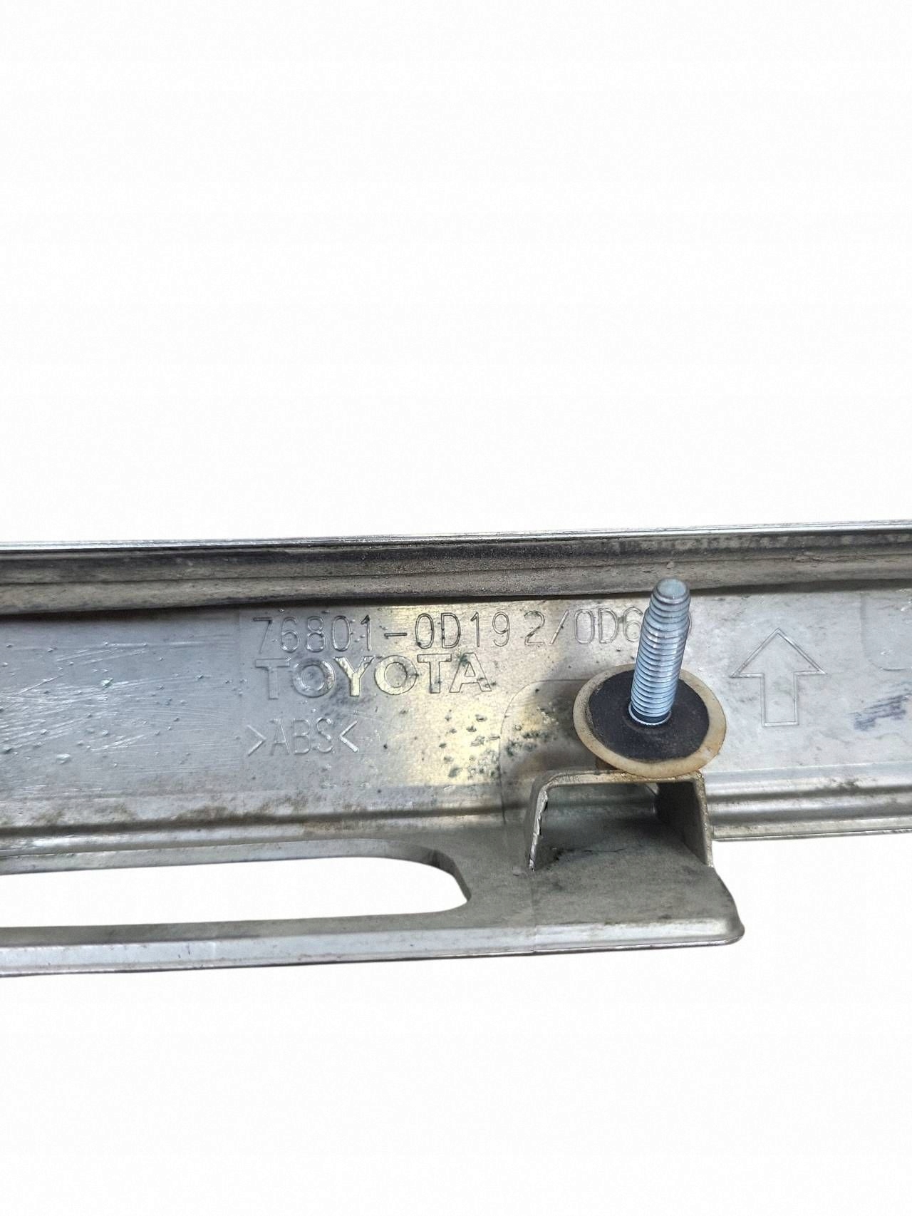Toyota Yaris III Chromleiste Heckklappe OEM 76801-0D192 image 4