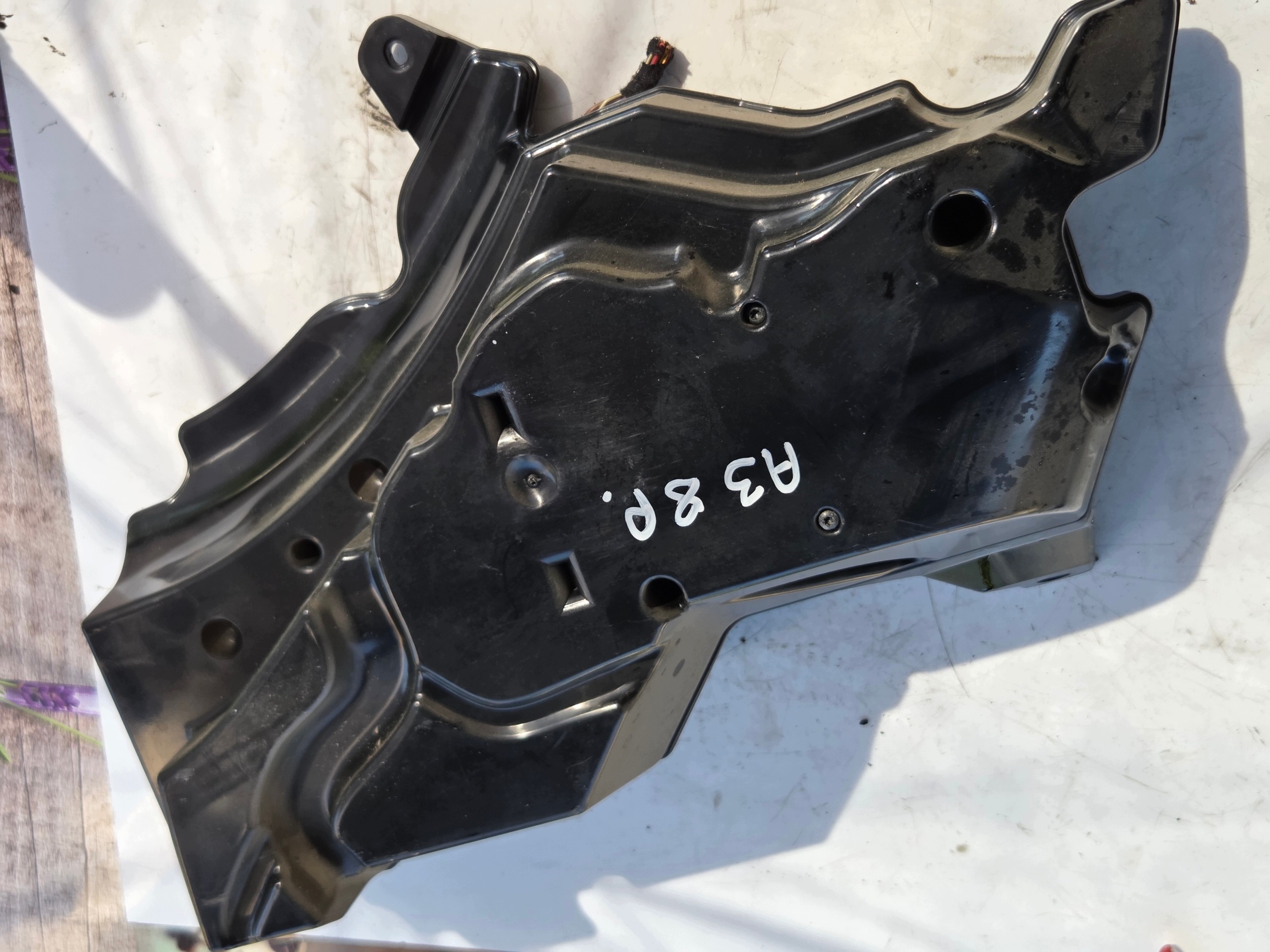 Audi A3 8P subwoofer 8P3035382 image 6