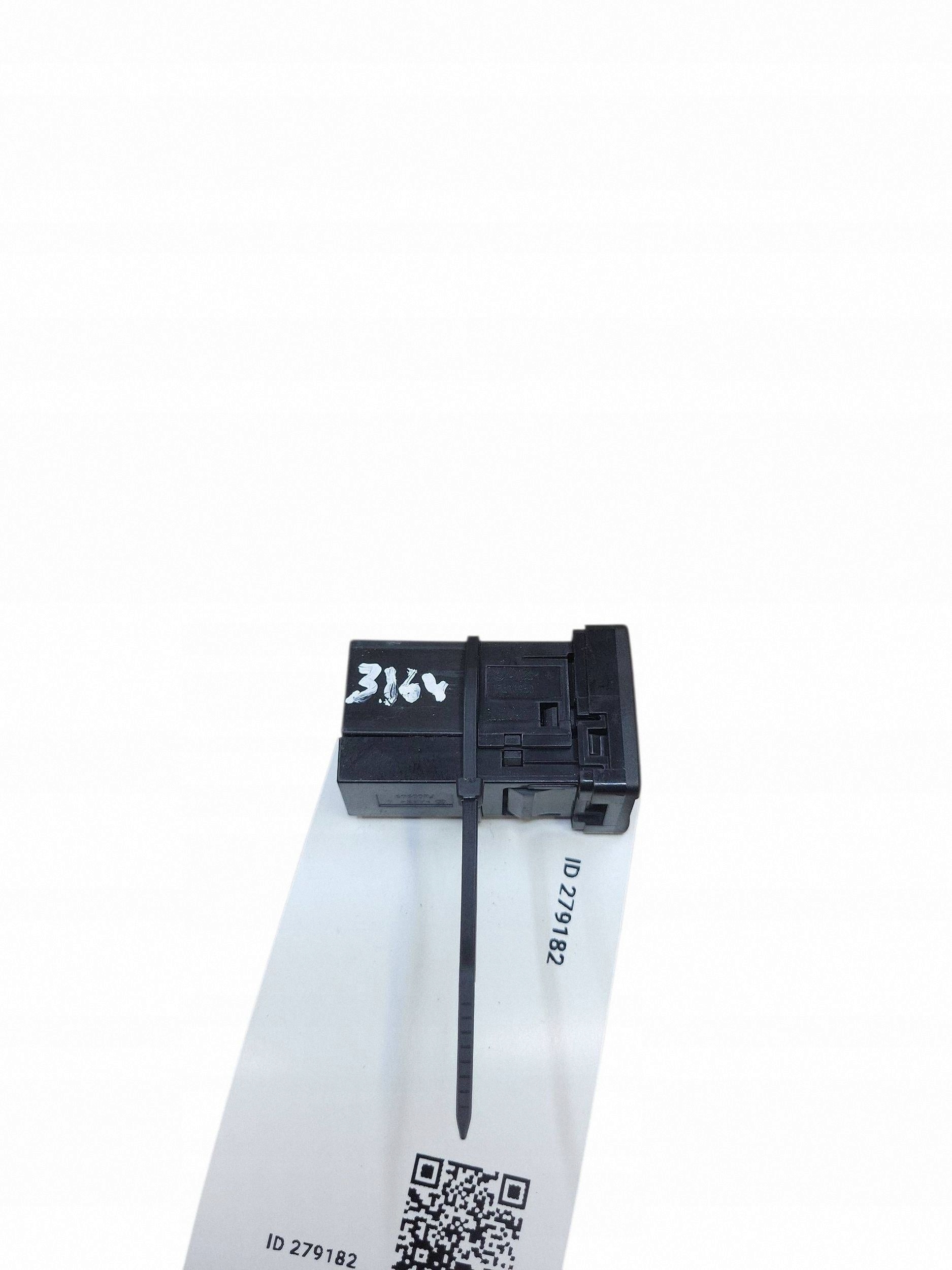 USB Buchse Toyota Yaris 2014 861900D070