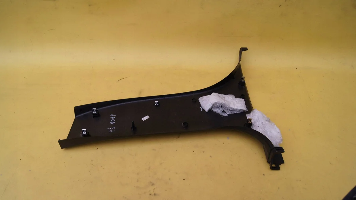 Chevrolet Orlando 2011 B-Pillar Cover Used image 7
