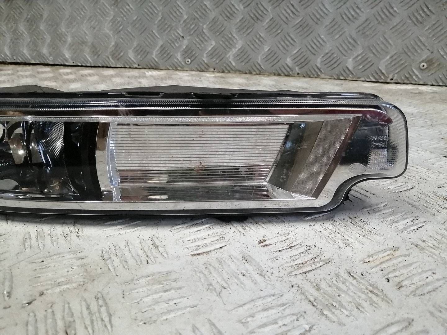 Farol VW Passat B8 Esquerdo Usado image 3