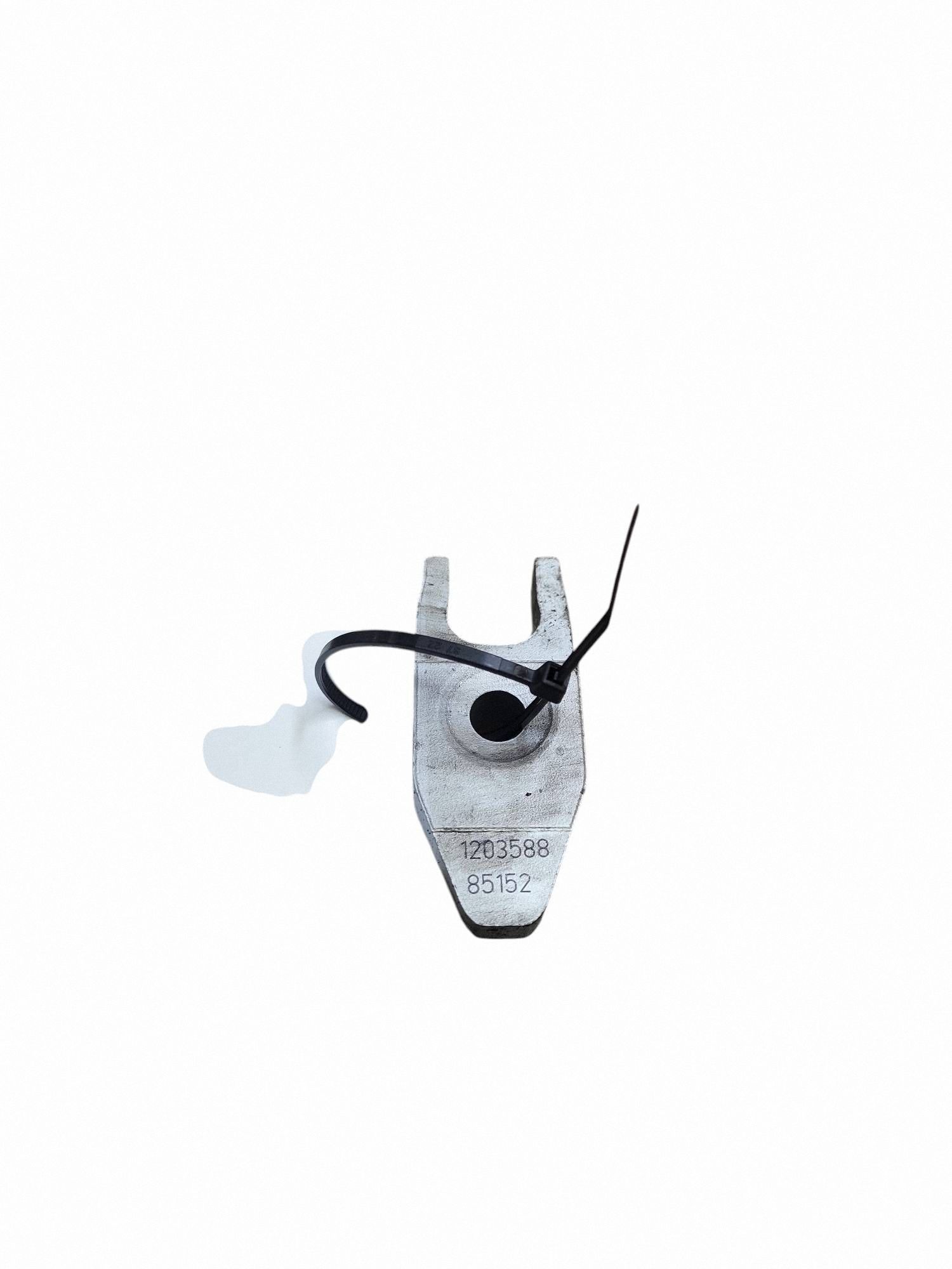 Opel Astra K 2018 polttoaineruiskun pidike 1203588