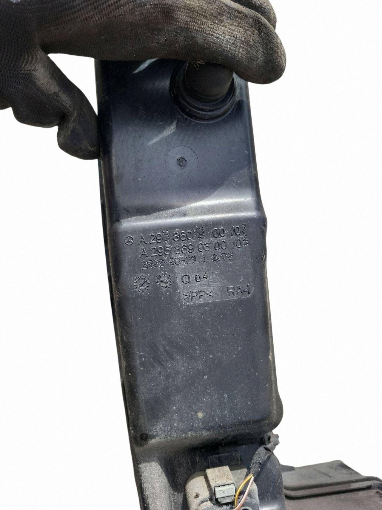Mercedes-Benz EQE A2958690300 pesunestesäiliö image 5