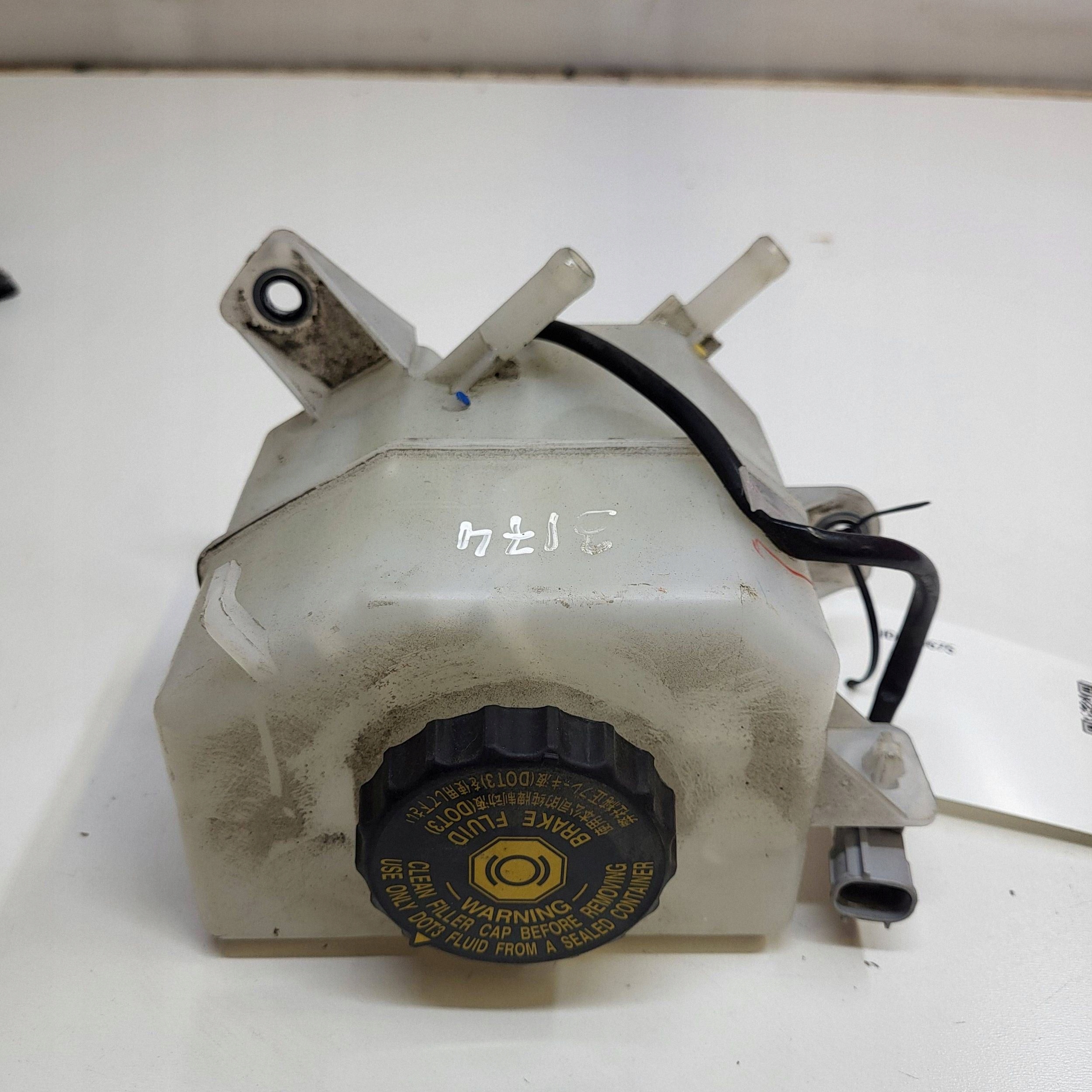 Jarrunestesäiliö Lexus NX 2016 JUT280675 image 2