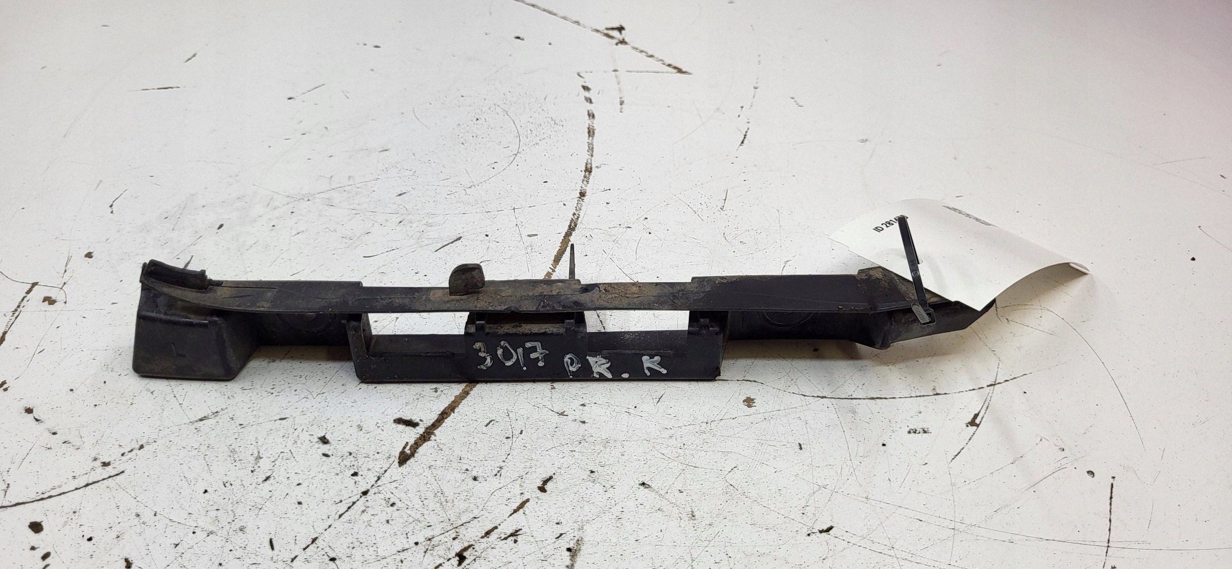 BMW 7 E65 E66 Soporte Guardabarros 7135575