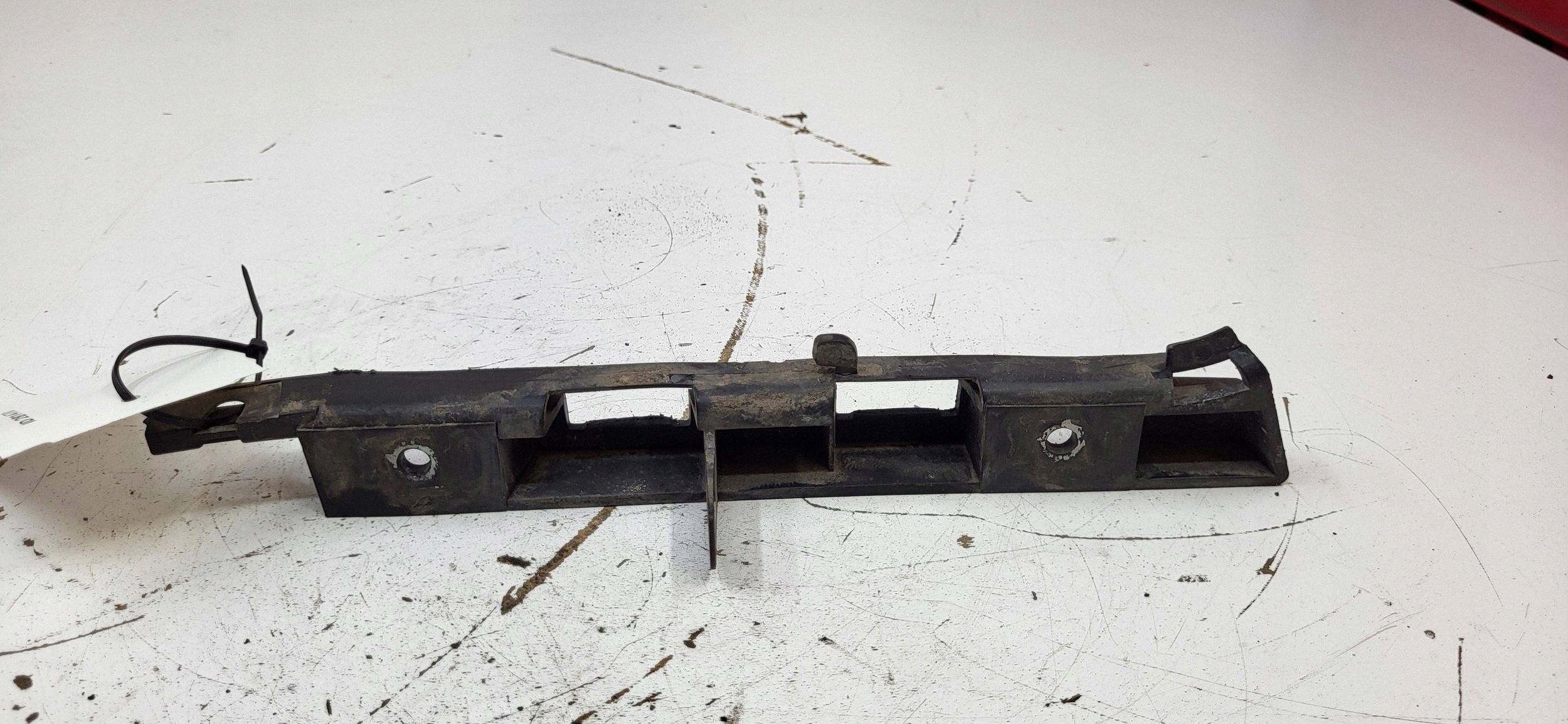 2006 BMW 7 E65 E66 Fender Mount 7135575 image 3