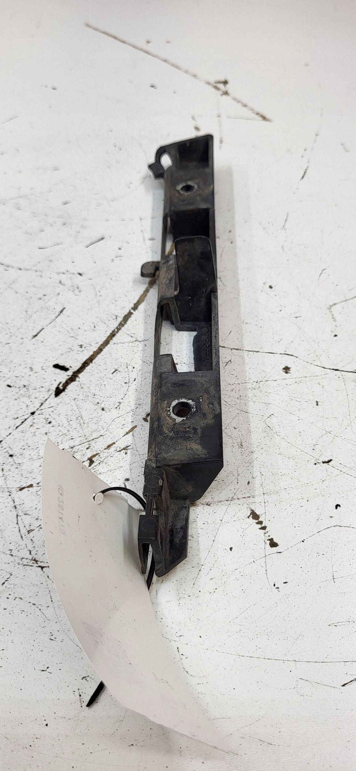 2006 BMW 7 E65 E66 Fender Mount 7135575 image 5