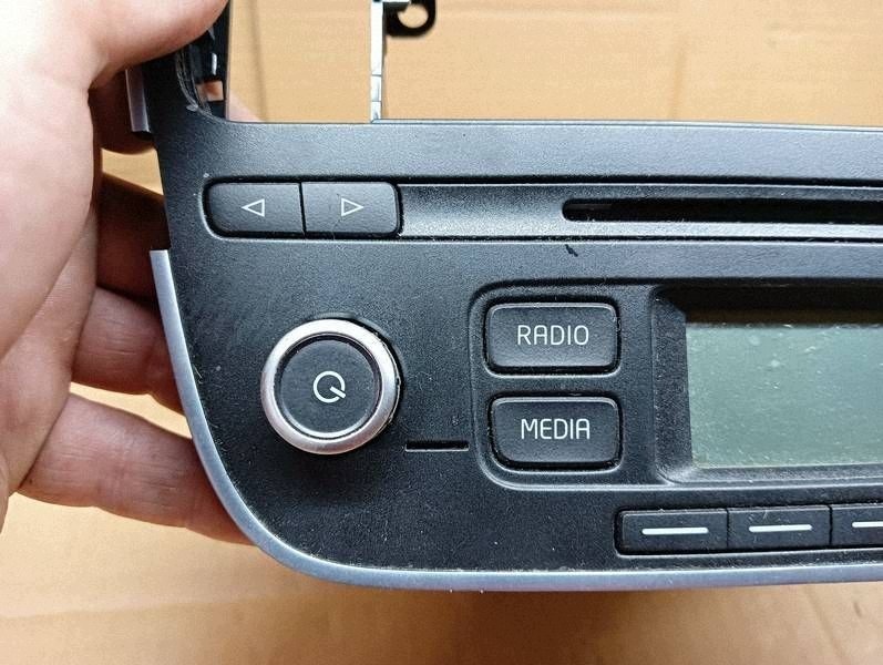 Radio Skoda Citigo 1ST035156Q Usado image 5
