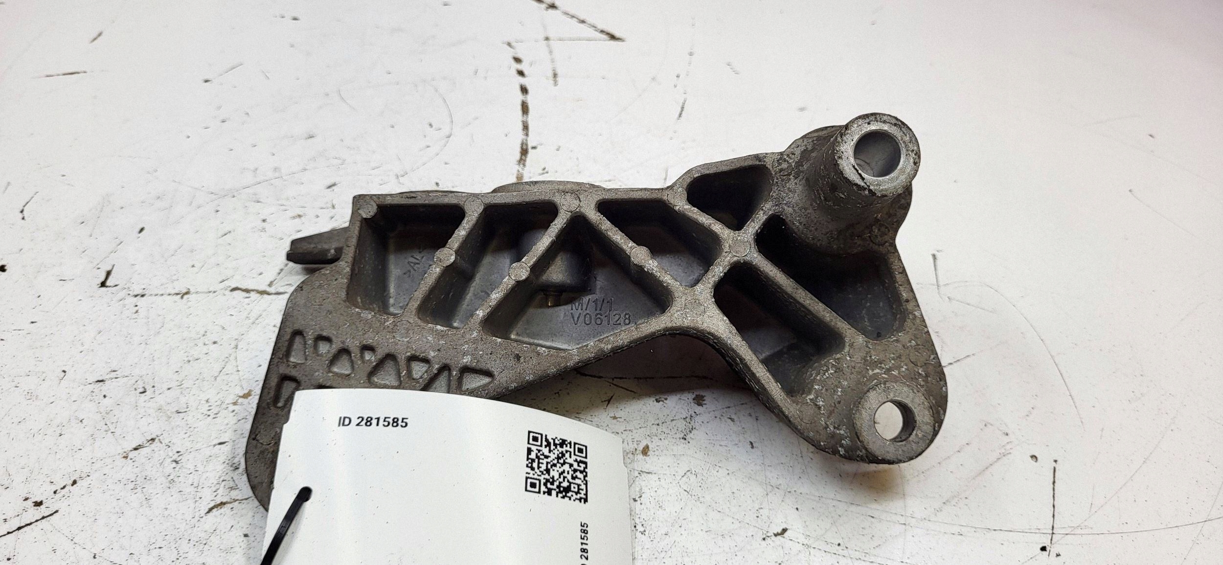 Opel Insignia A 2010 Support moteur V06128 image 6
