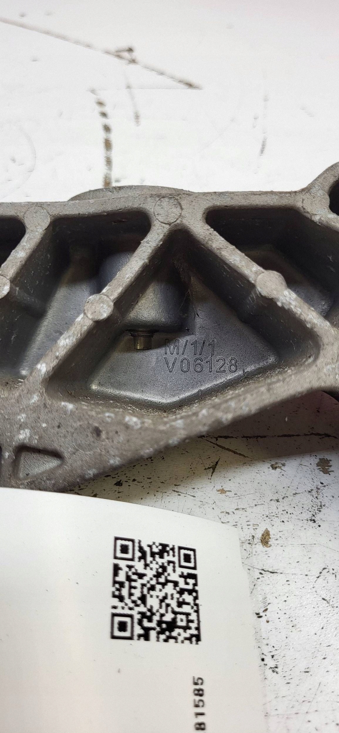 Opel Insignia A 2010 Support moteur V06128 image 7