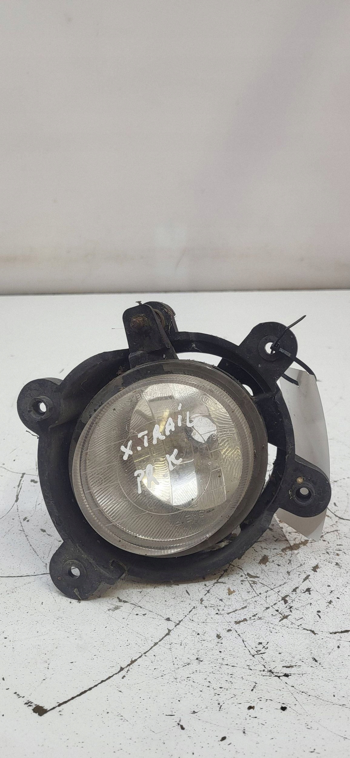 Nissan X-Trail T30 Nebelscheinwerfer vorne JUT281888 image 2