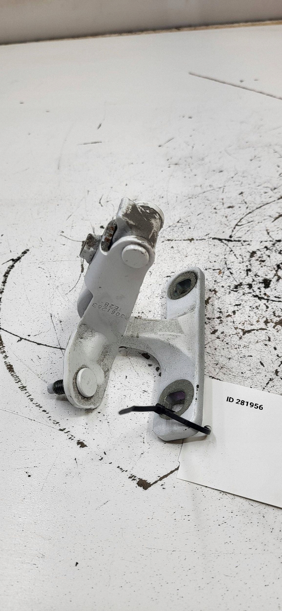 Tesla Model Y 2023 Charnières Coffre OEM 150049500C image 2