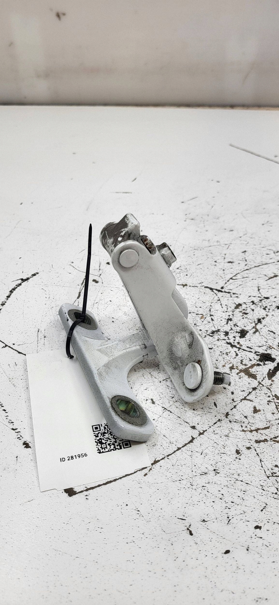 Tesla Model Y 2023 Charnières Coffre OEM 150049500C image 3