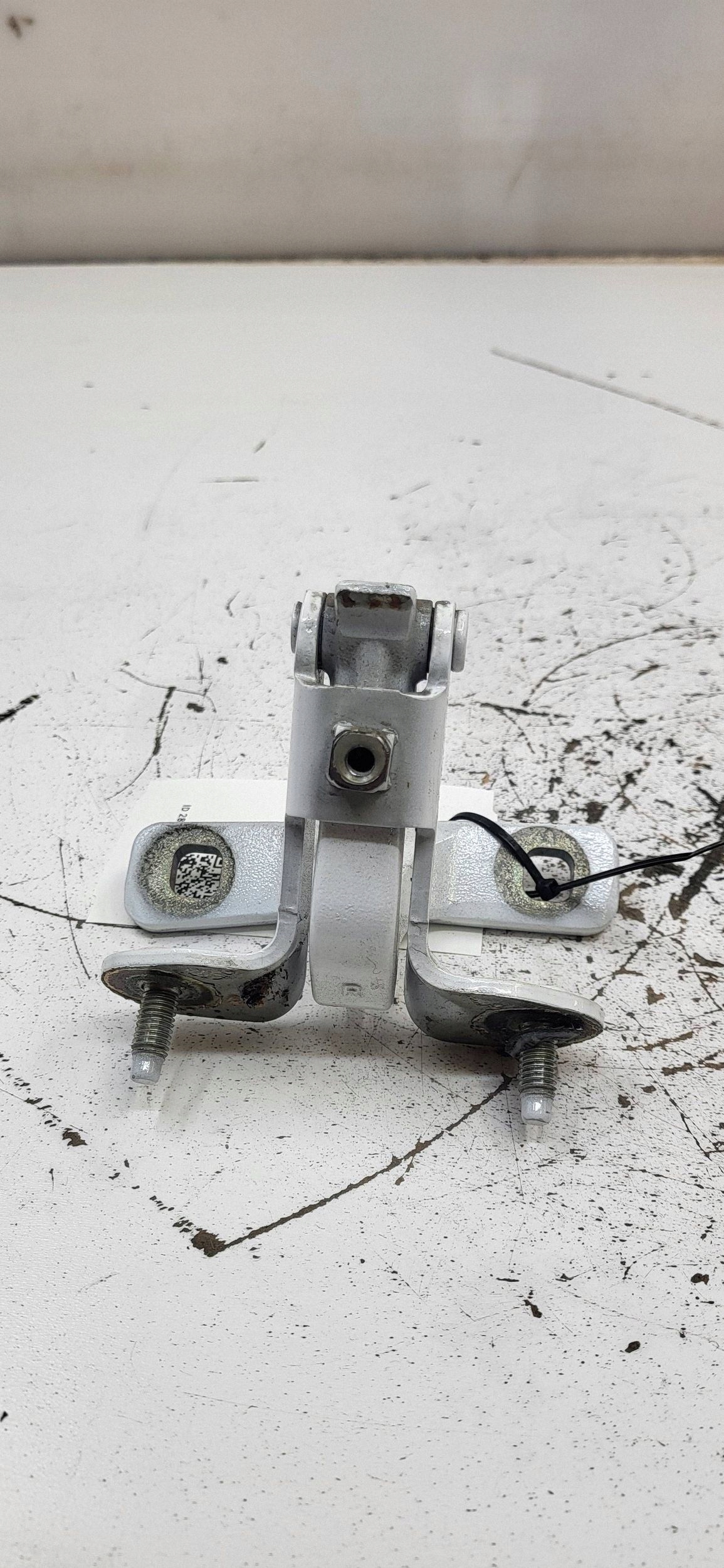 Tesla Model Y 2023 Charnières Coffre OEM 150049500C image 4