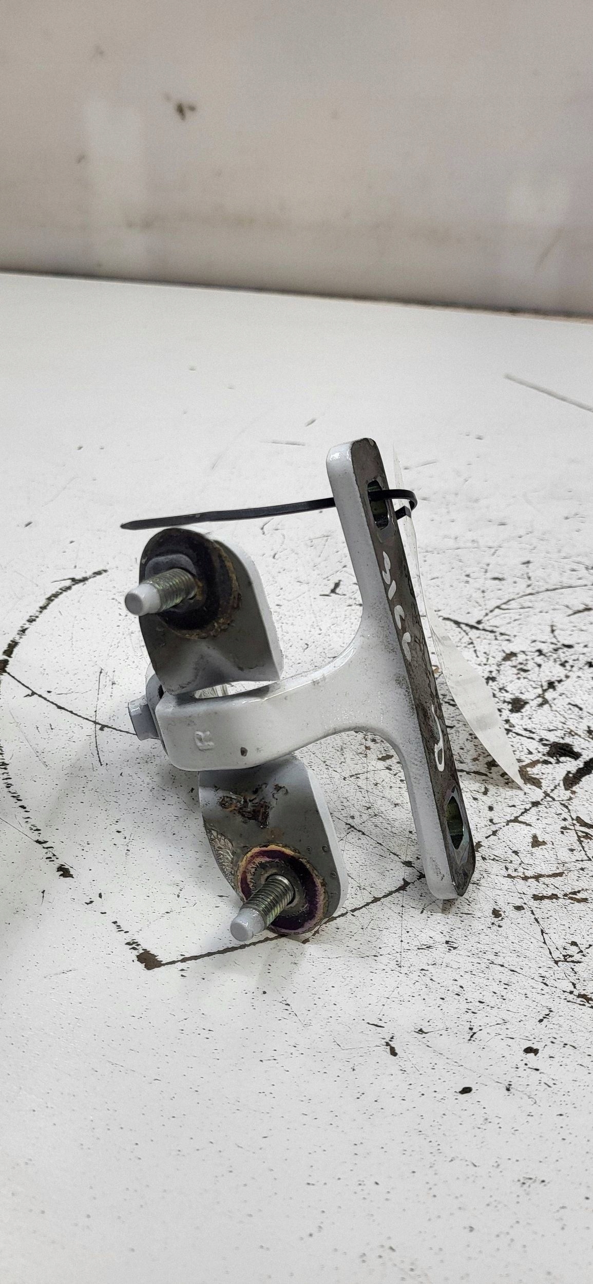 Tesla Model Y 2023 Charnières Coffre OEM 150049500C image 5