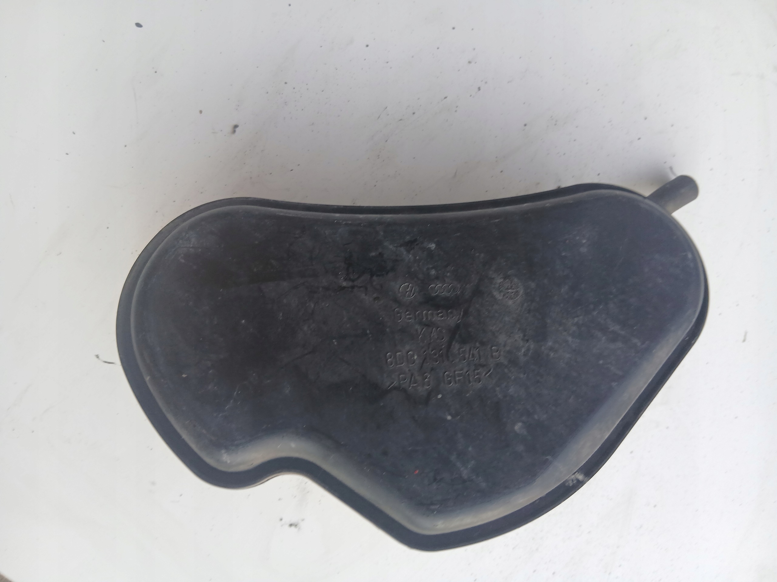 Bouchon réservoir Audi A4 B7 8D0131541B image 2