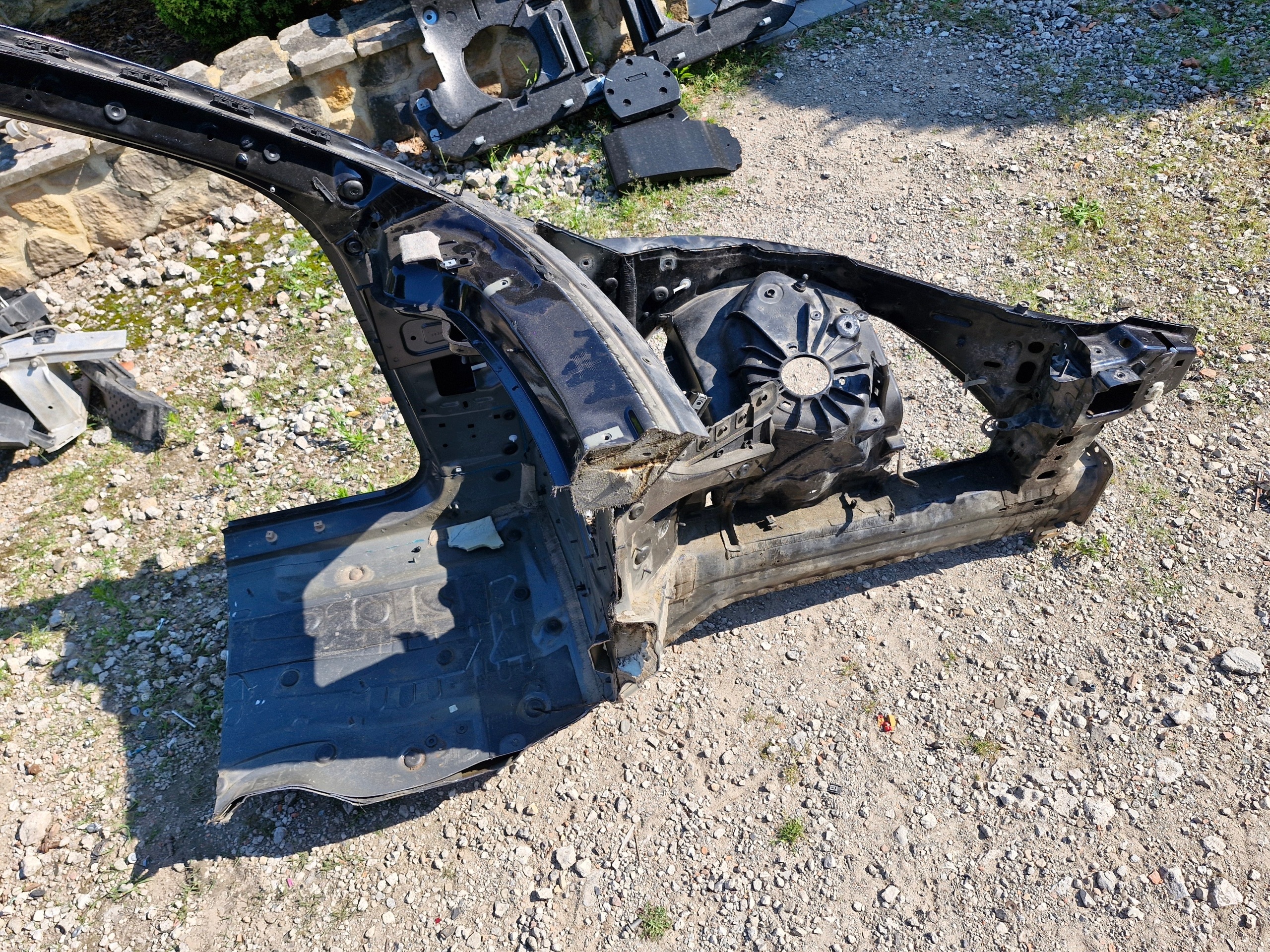 BMW F16 etulokasuojan palkki vasen