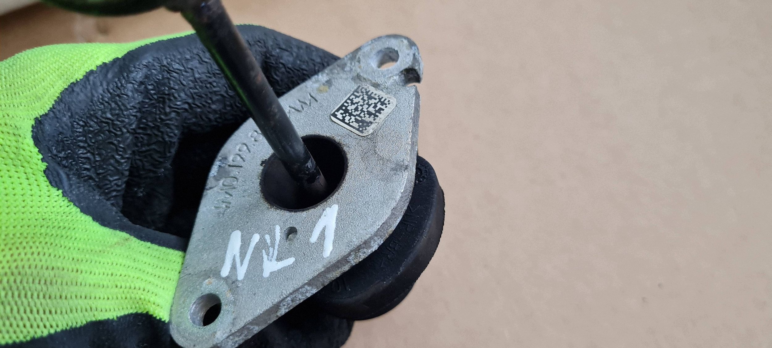 Engine Mount Bracket A4 B9 8W 4M0199870AM image 7