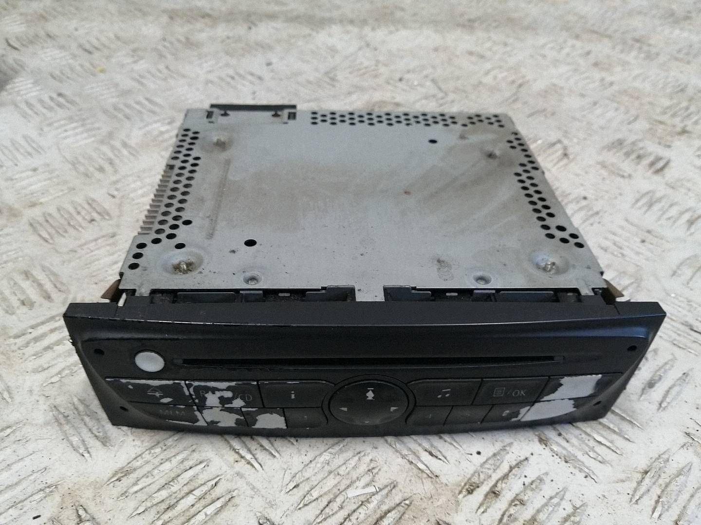 Radio CD Renault Clio III 281150038R Usado image 2
