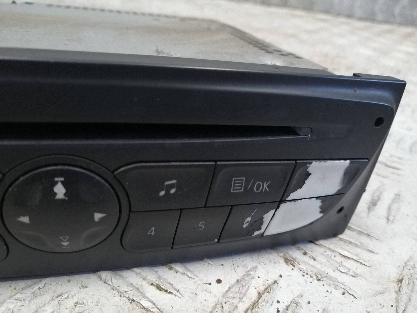 Radio CD Renault Clio III 281150038R Usado image 3