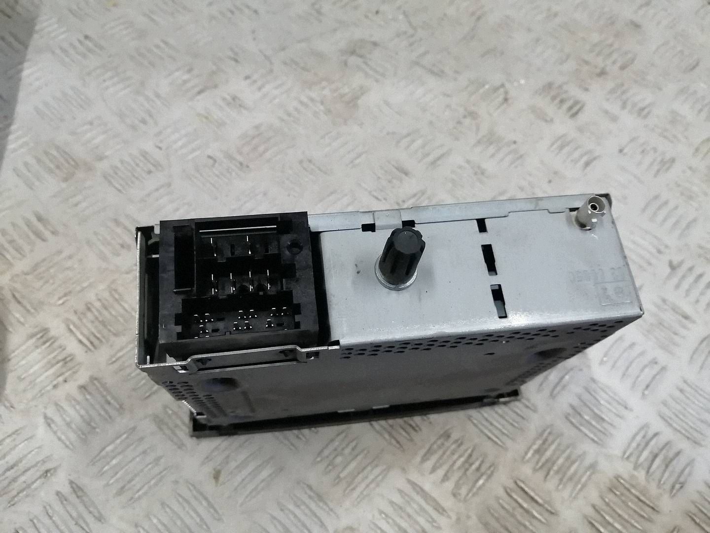 Radio CD Renault Clio III 281150038R Usado image 4
