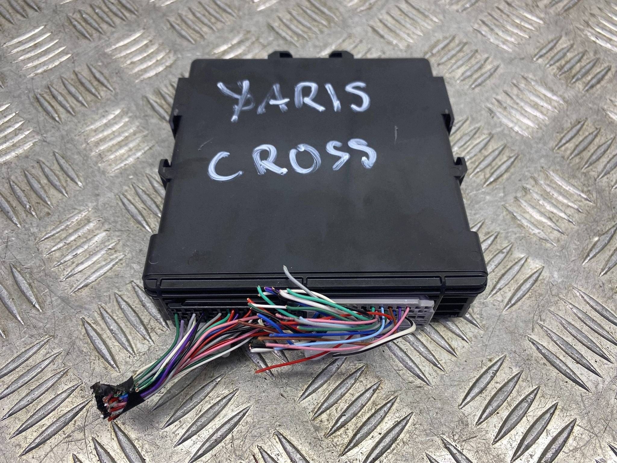 Module de commande Toyota Yaris IV Cross 89981-0D051 image 10
